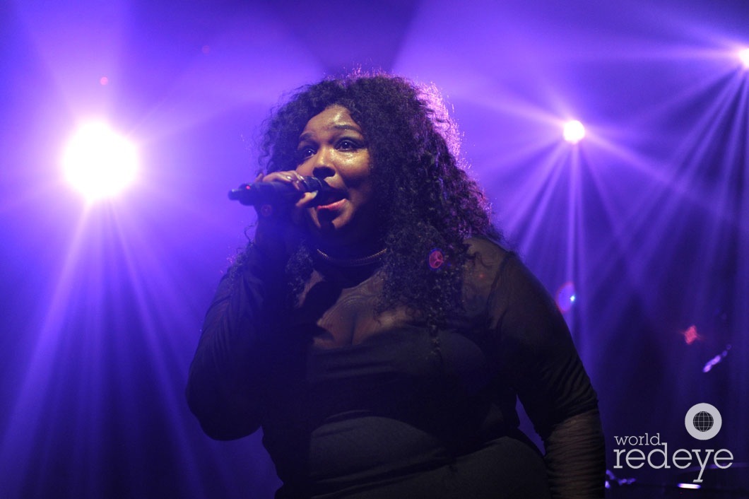 8-LIzzo performing25_new