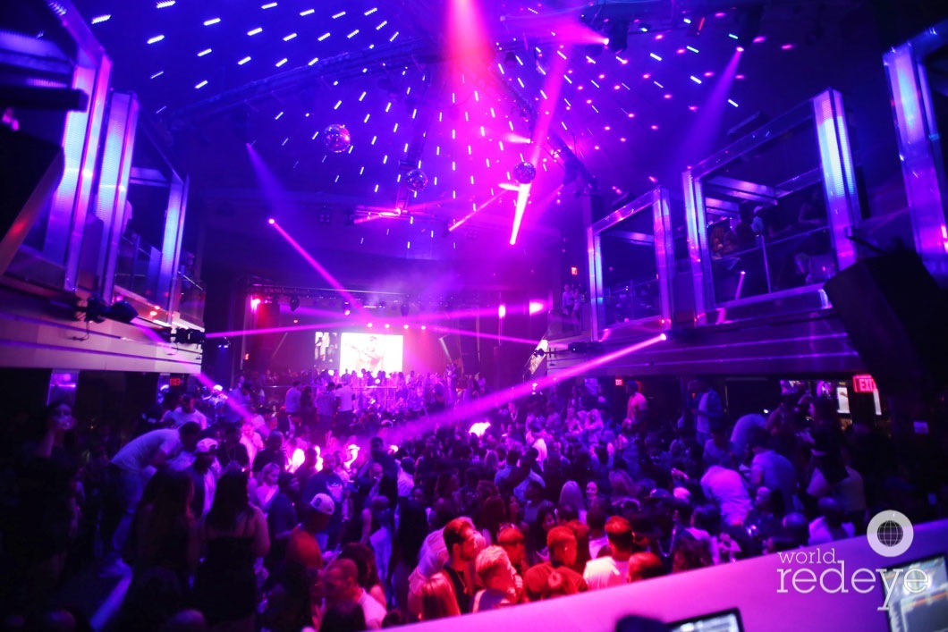 9-Atmosphere at LIV at Fontainebleau_new