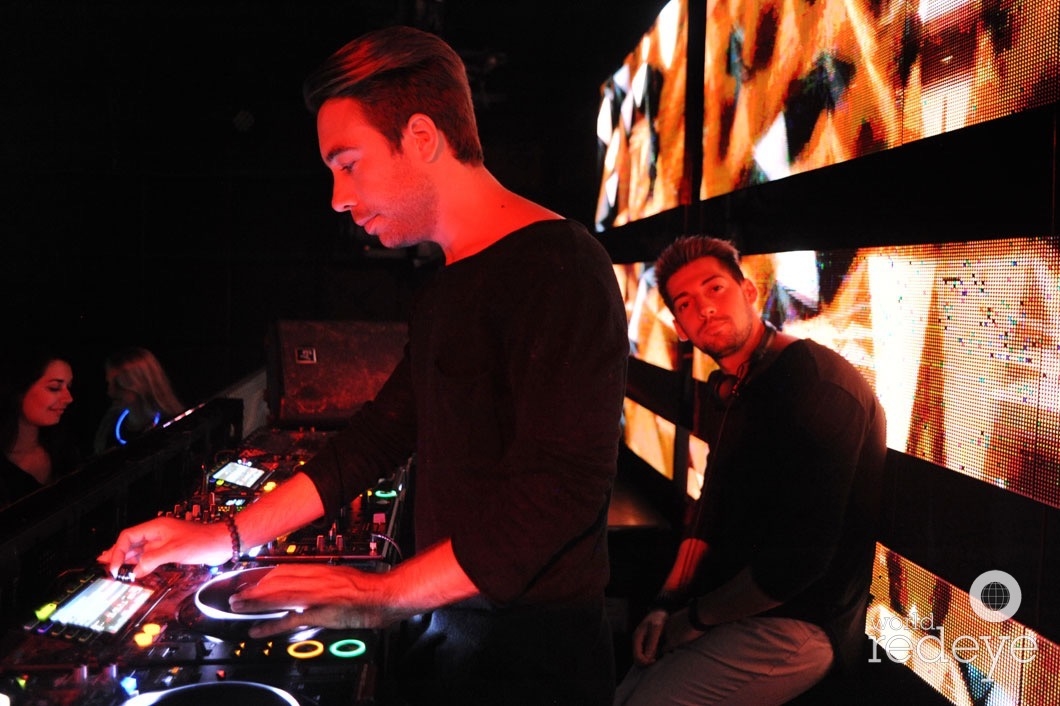 17-Hugo M & Axel Beca DJing