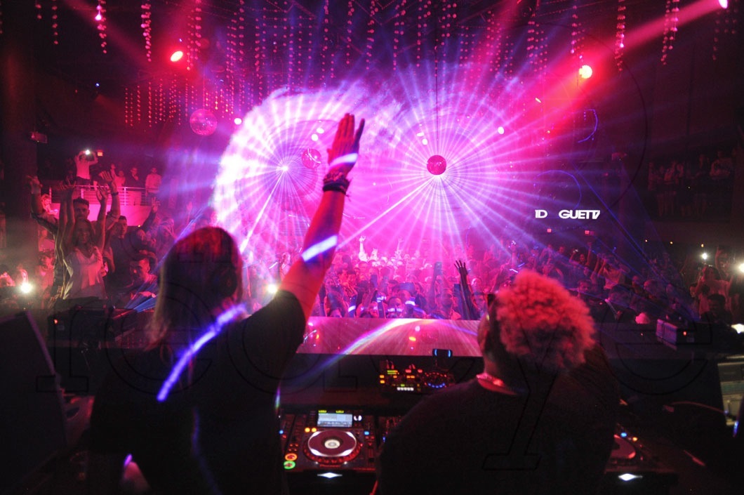 12-David Guetta djing & Carnage1_new