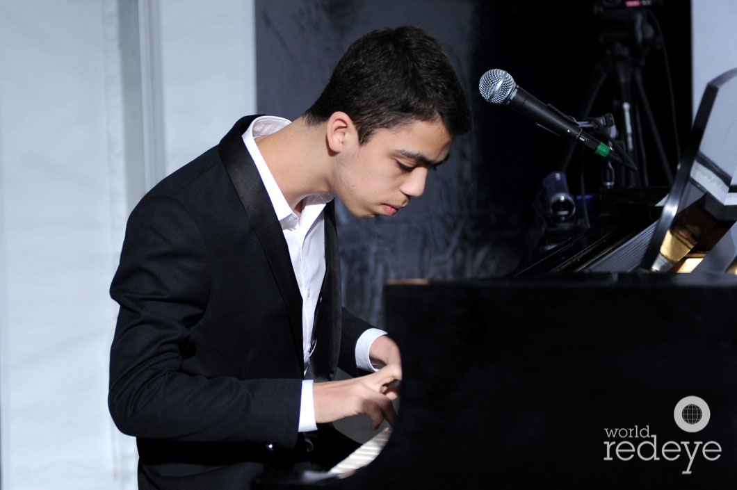 40-Ethan Bortnick performing1_new