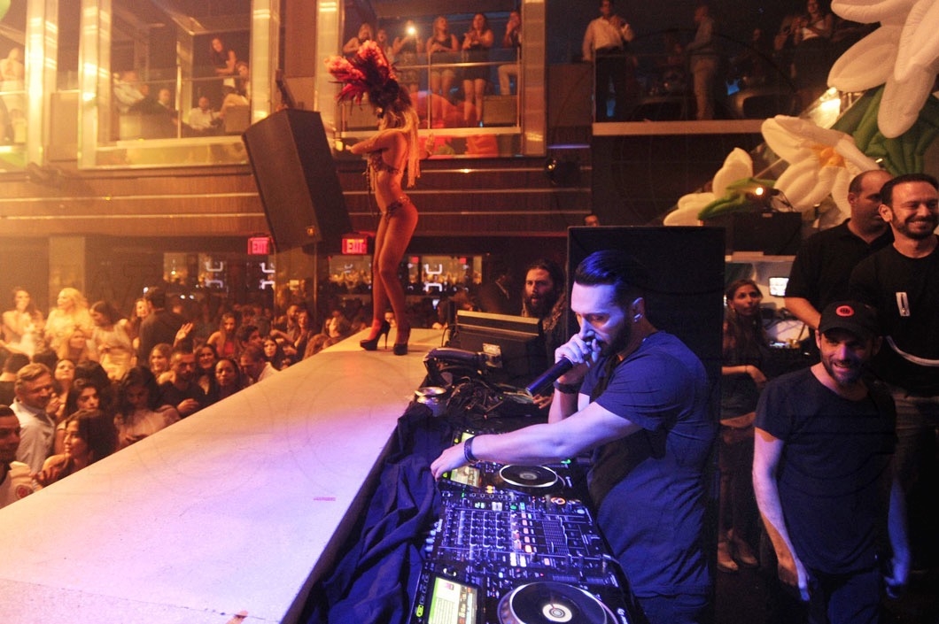 4.6-Cedric Gervais djing11