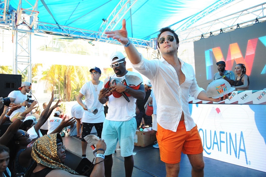 39-Austin Mahone, DJ Irie, & Diego Boneta8