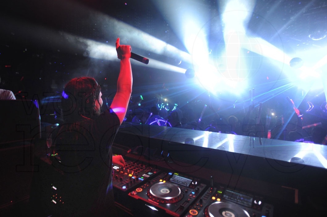 16-Skrillex djing41