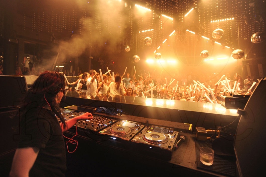 21-Skrillex djing8