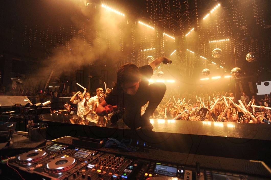 3-Skrillex djing17