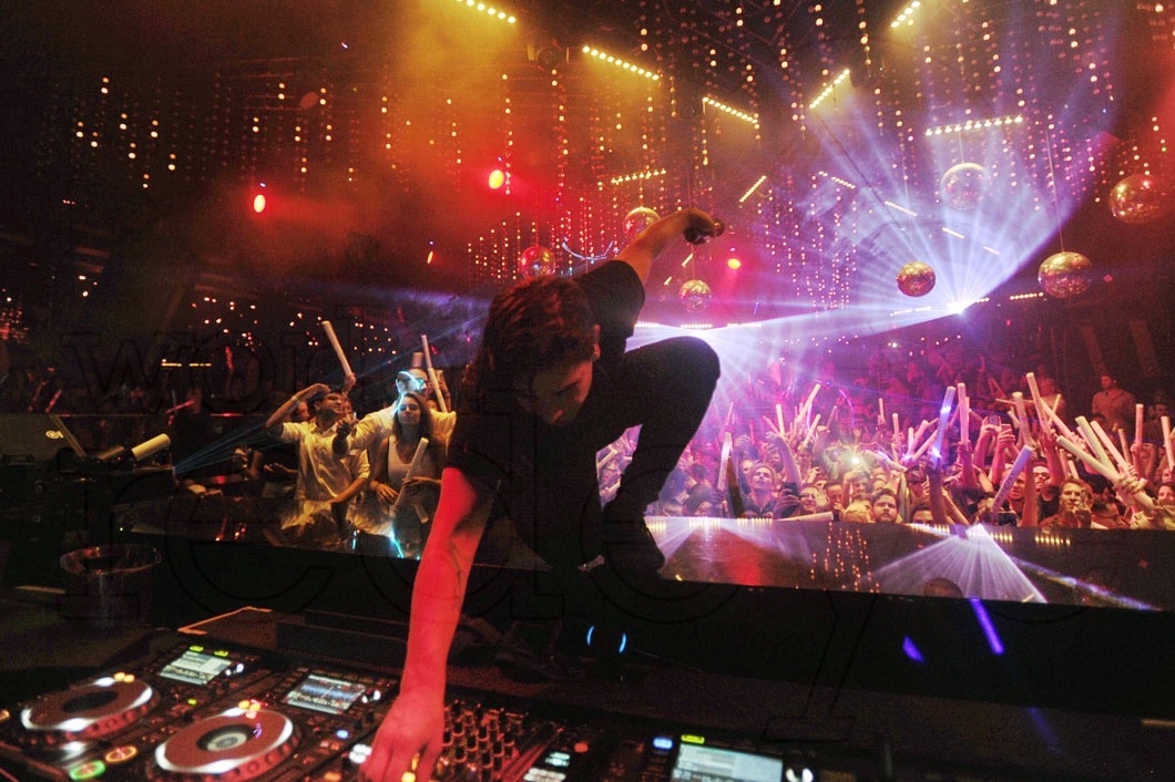 4-Skrillex djing16