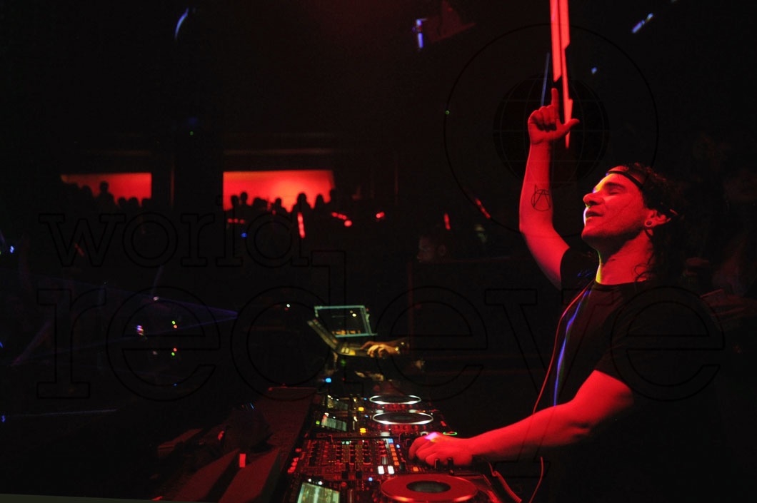 8-Skrillex djing26