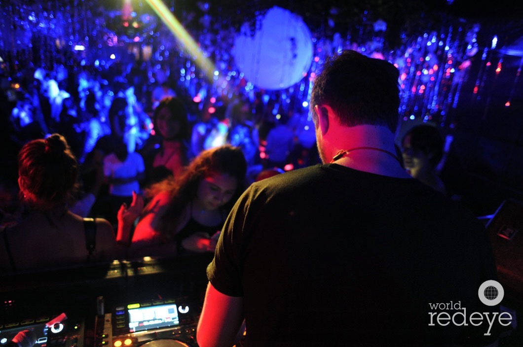 11-Quintino DJing3_new