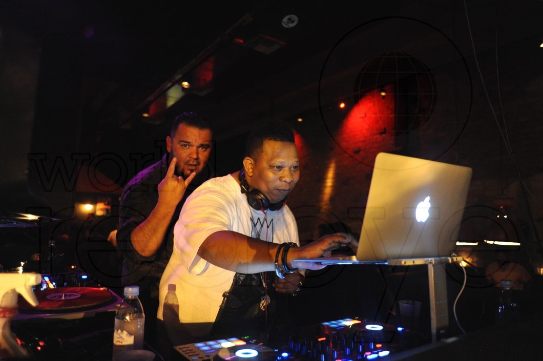 0.7-15-Mez The Mighty & Mannie Fresh DJing_new