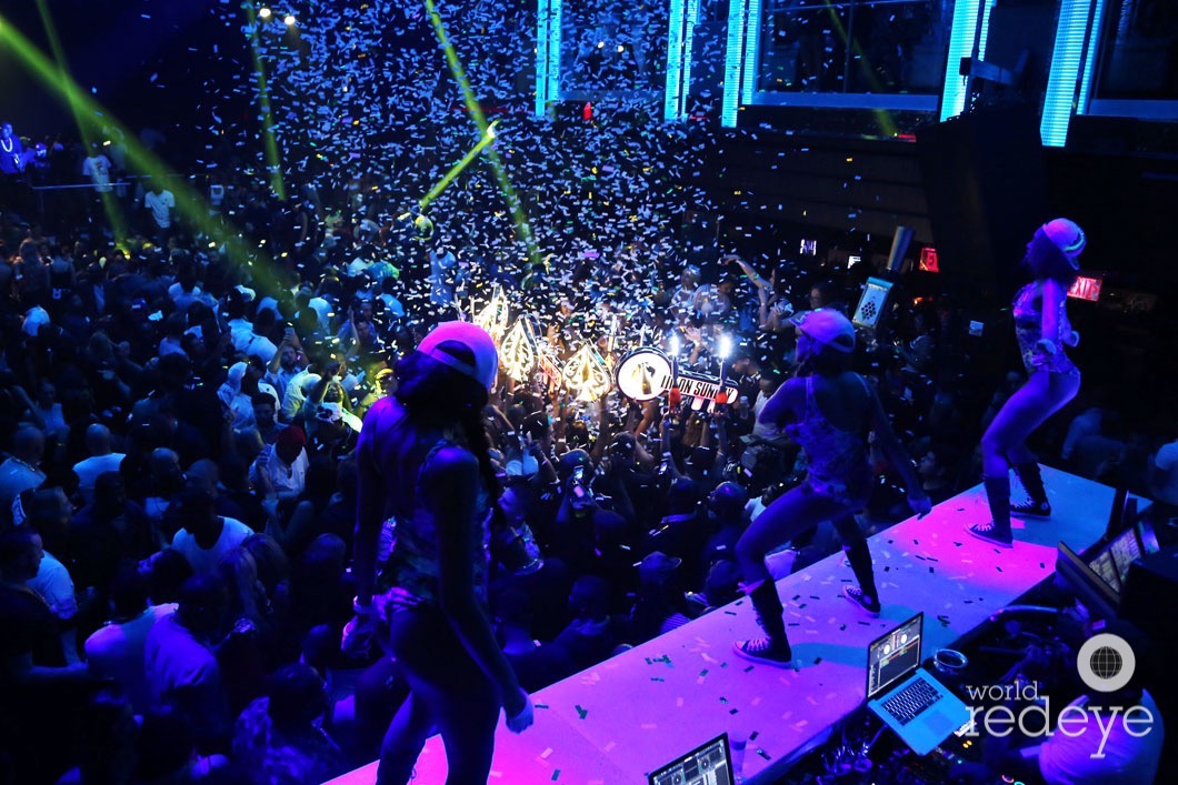 23-Dancers at LIV at Fontainebleau18