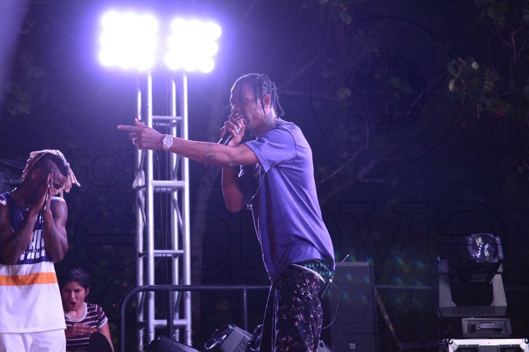 4.4-Travis Scott Performing125