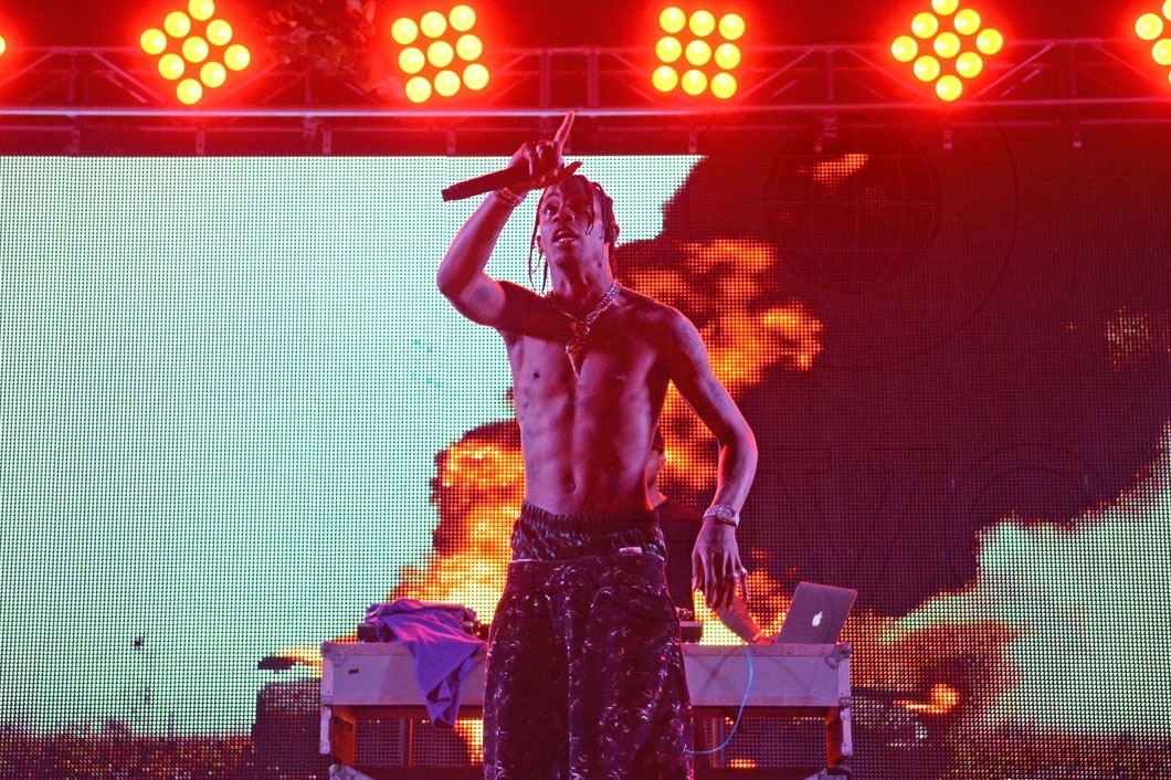 7-Travis Scott Performing45