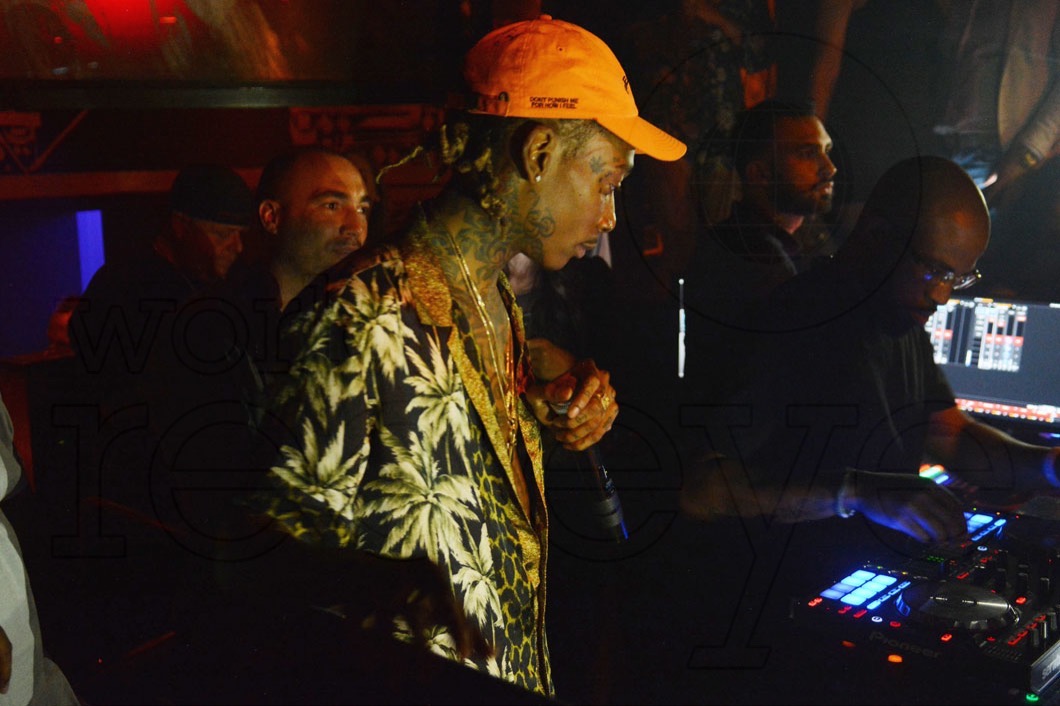 15-Wiz Khalifa Performing14_new