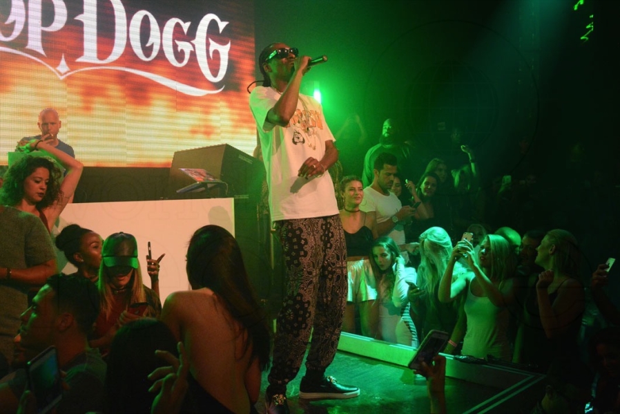 14-Snoop Dogg Performing60