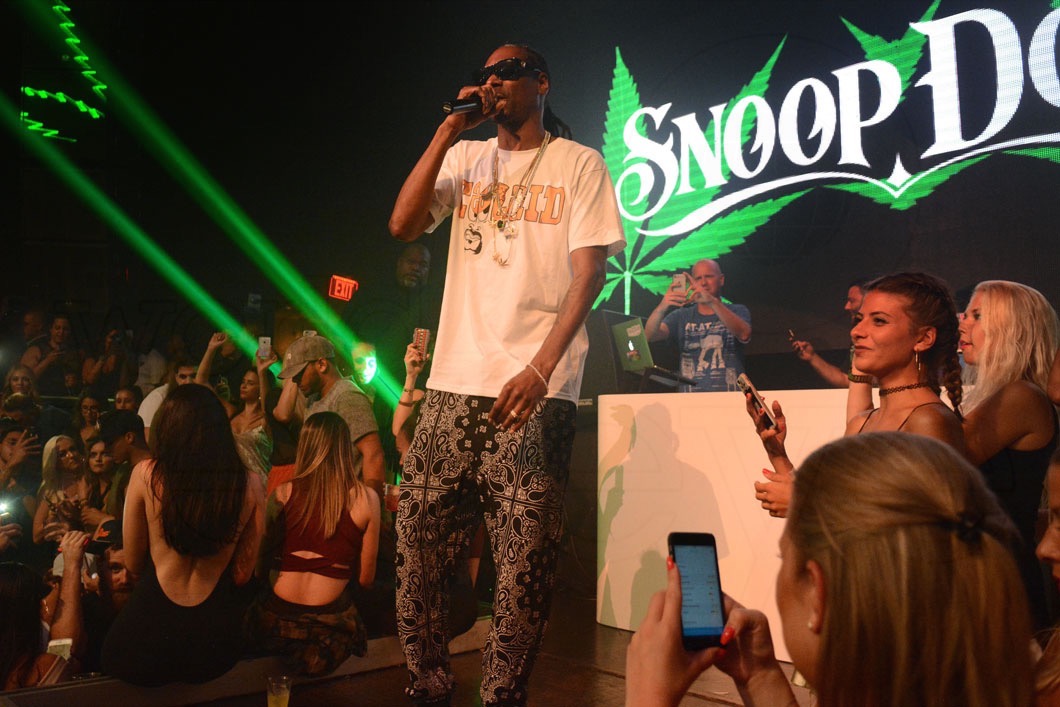 17-Snoop Dogg Performing5