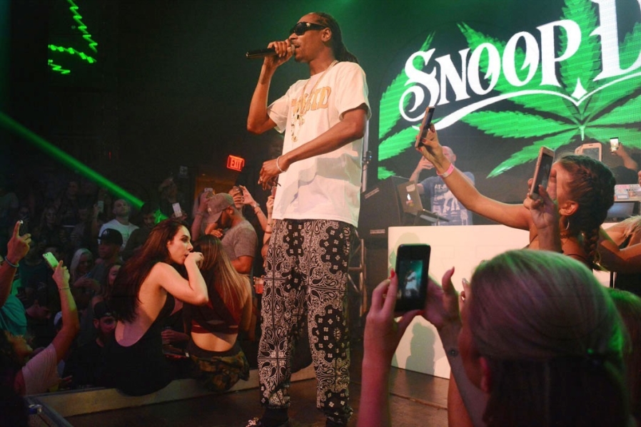 18-Snoop Dogg Performing8