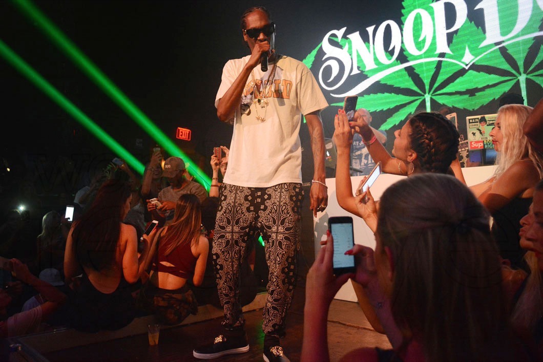 21-Snoop Dogg Performing3