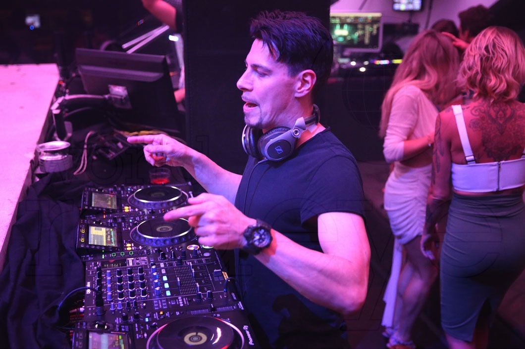 7-Thomas Gold Djing6_new