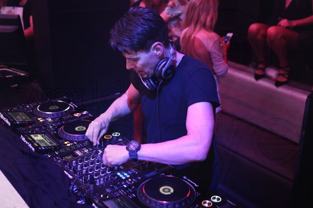 8.1-Thomas Gold Djing8_new