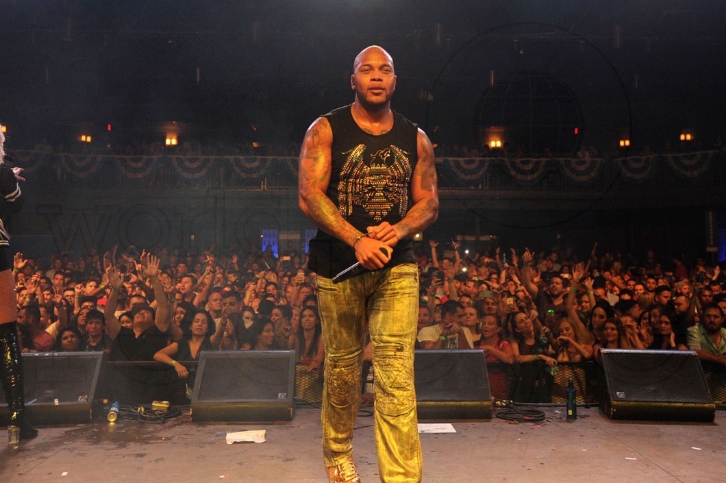 16-Macy Kate & Flo Rida performing4