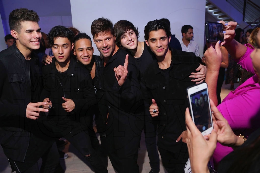 2-CNCO & Ricky Martin3