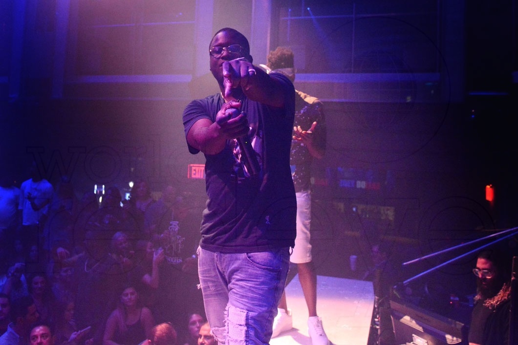 21-Zoey Dollaz Performing90