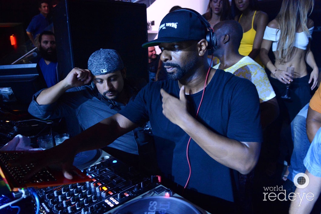 19-dj-irie-spinning5