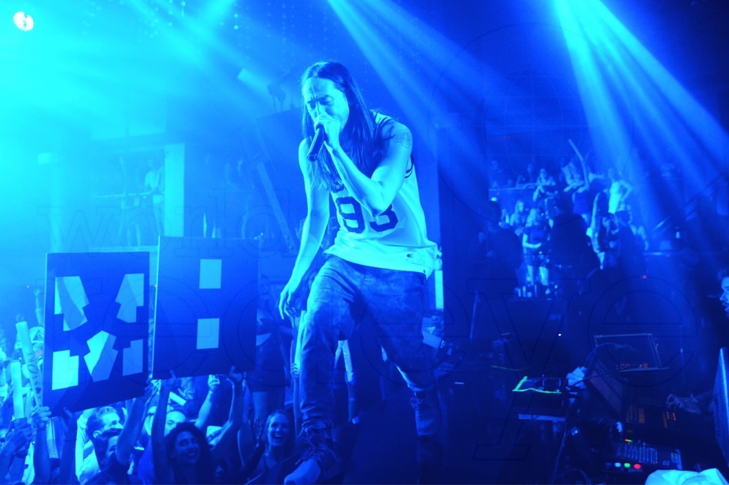 60-steve-aoki-performing5