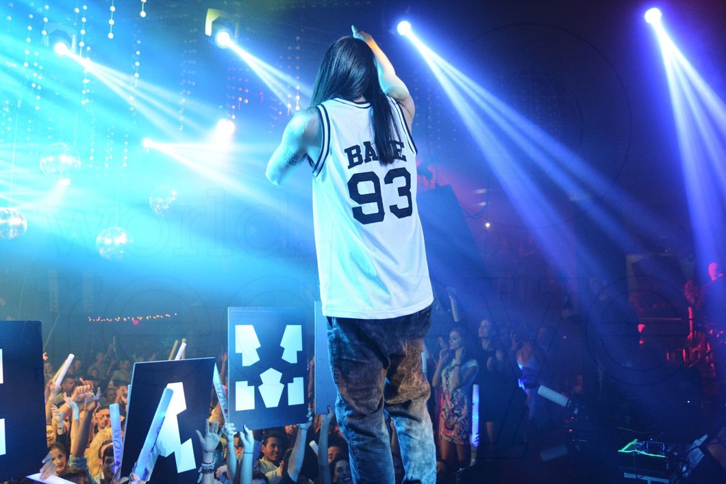 61-steve-aoki-performing1