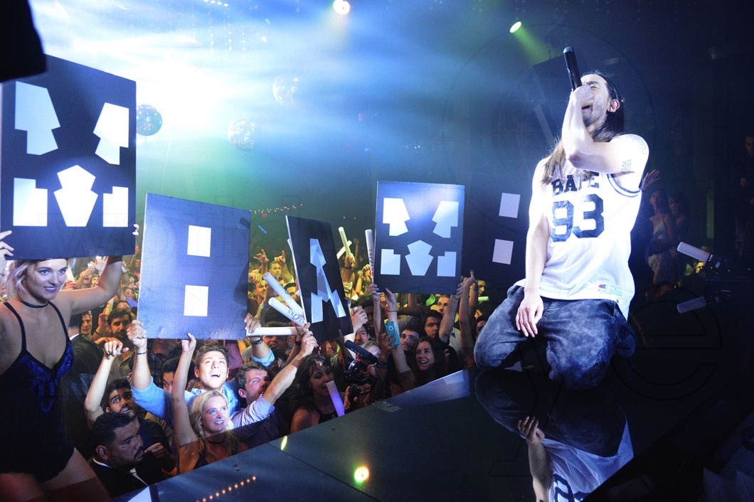 62-steve-aoki-performing11