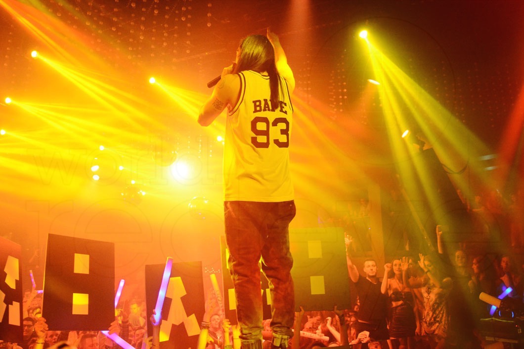 65-steve-aoki-performing0