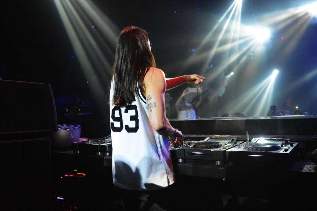 75-7-steve-aoki-spinning46