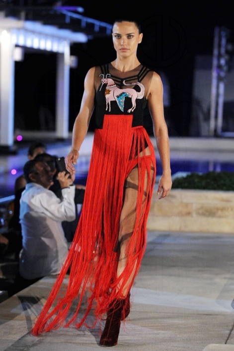 27-adriana-lima-walking-catwalk10