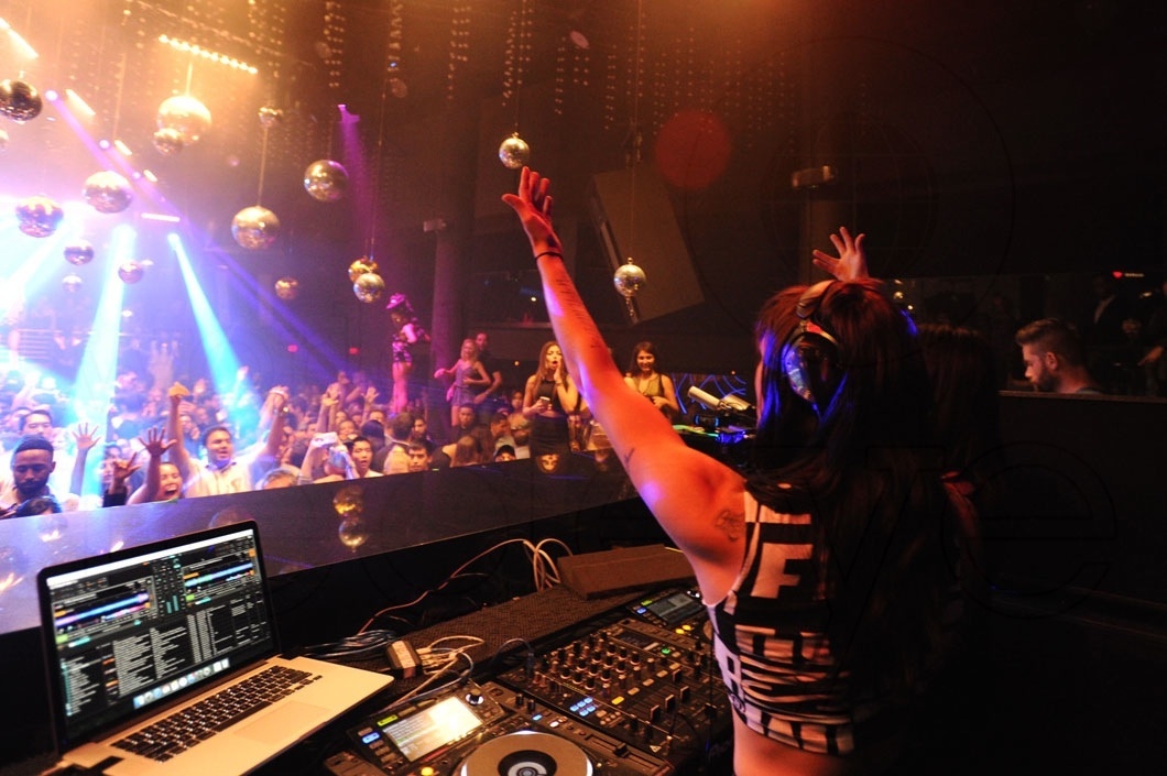 12-krewella-djing5