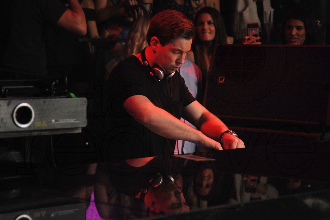 14-1-hardwell-djing96_new