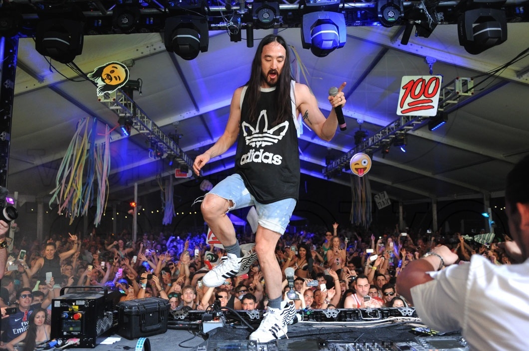 20-steve-aoki-live1