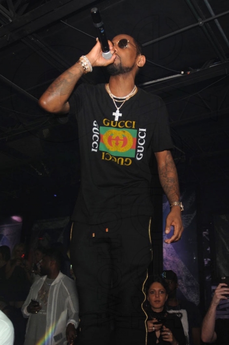 14-fabolous-performing28