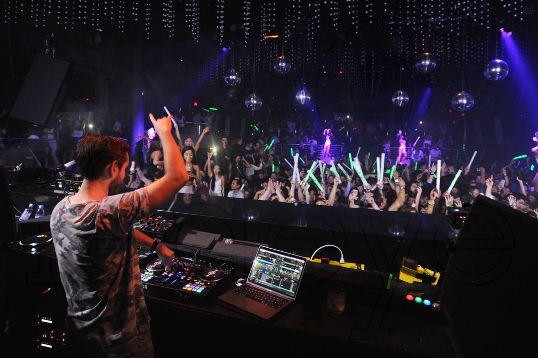 16.1-Zedd djing9