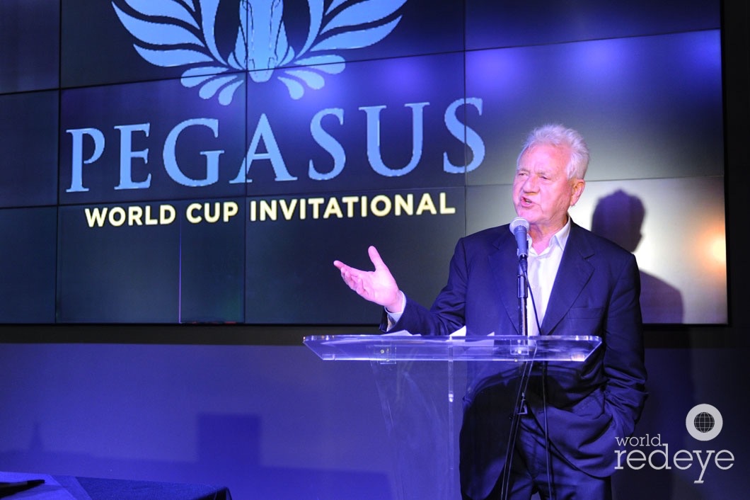 16-Frank Stronach speaking8