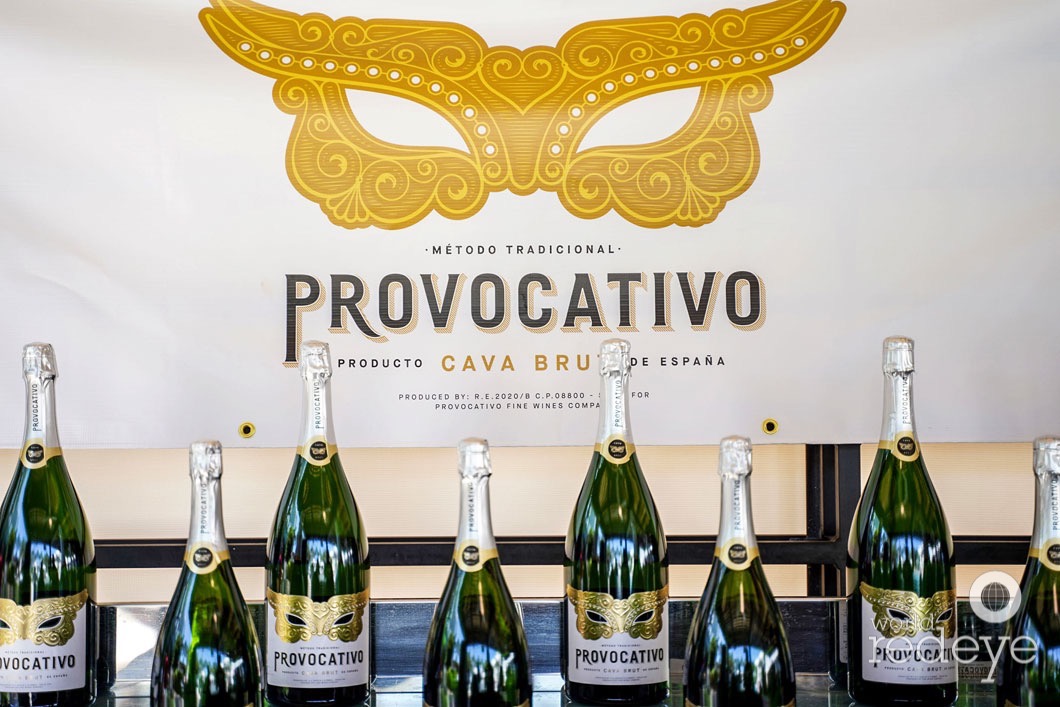 Provocativo Makes A Splash At The Fontainebleau Miami Beach World Red Eye World Red Eye